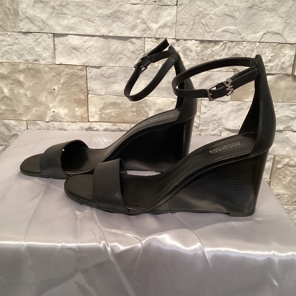 Michael Michael Kors Fiona Wedge Sandals - Picture 5 of 12